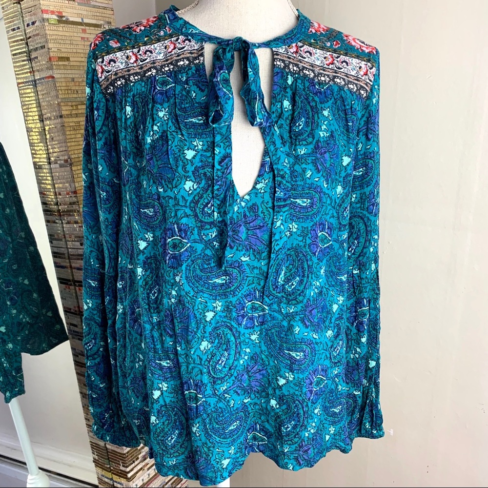 ⭐️Billabong Boho top key hole neckline size medium